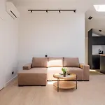 아파트 Spacious Mansard In The Old Town