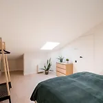 Spacious Mansard In The Old Town *
