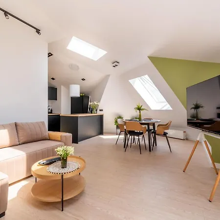 Апартаменты Spacious Mansard In The Old Town Рига