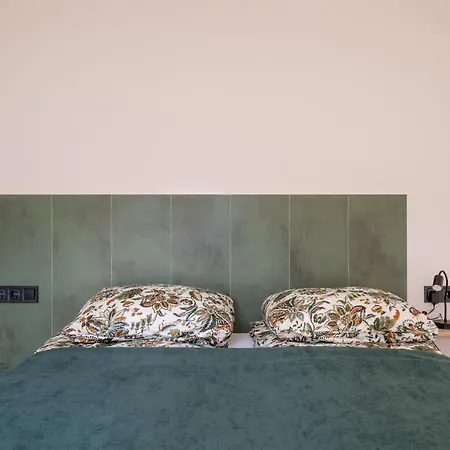 Spacious Mansard In The Old Town *