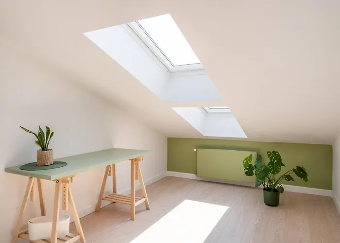 Spacious Mansard In The Old Town Daire *